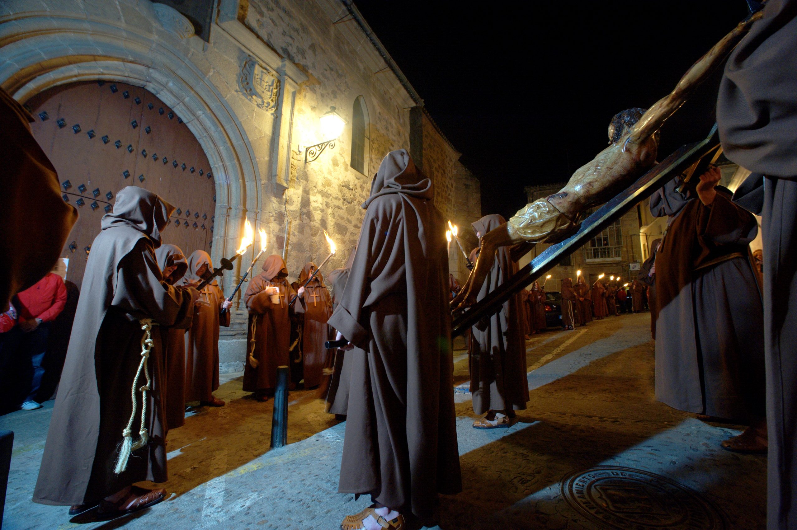 Procesión durante el canto del Miserere en el Convento de las Ildefonsas